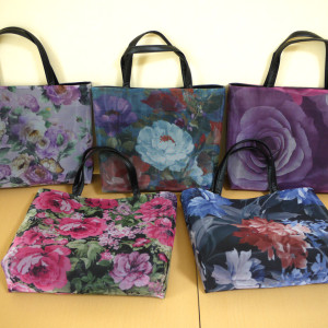 チュールトートバッグの画像