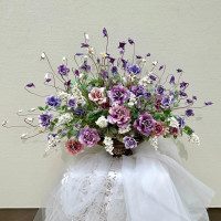 紫のばらとライラックの盛花　　　　　(作：大久保多津子)