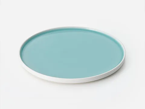 「石もの」と呼ばれ、主原料に陶石を粉砕した石粉が使われ、1300℃ほどの高温で焼いたものです。
                      陶器と比較すると、吸水性が非常に低く硬度が高い点が特徴となっています。
                      