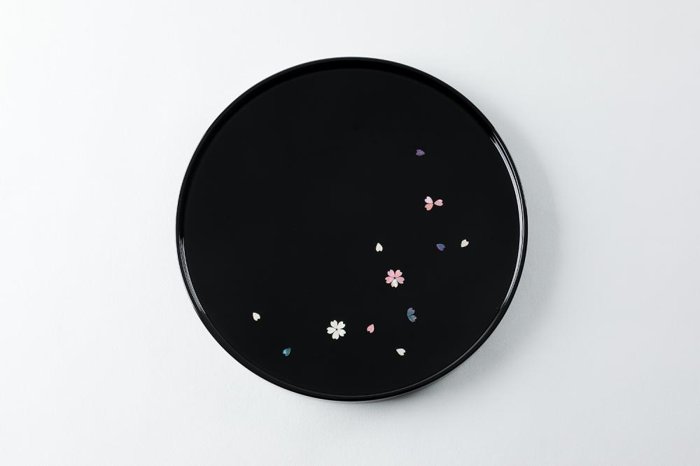 80丸盆　桜（貝入）黒