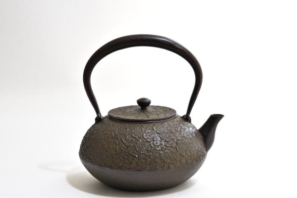 鉄瓶　平丸型　桜肌　1.5L