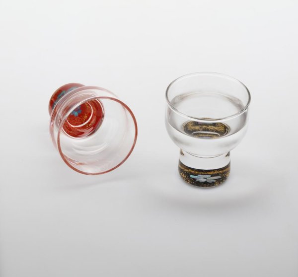 杯　金桜（貝入）黒