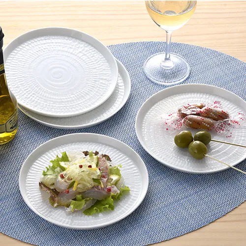 白磁飛びカンナ　16cm丸プレート