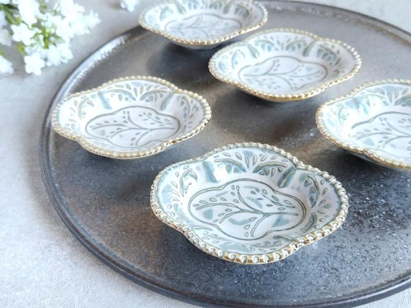 青白亜渕金木瓜型手塩皿