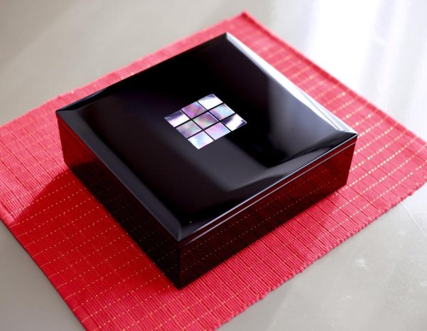 輪島塗　螺鈿（らでん）重箱
