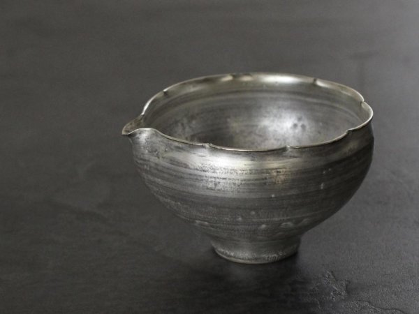 銀彩　なぶり片口