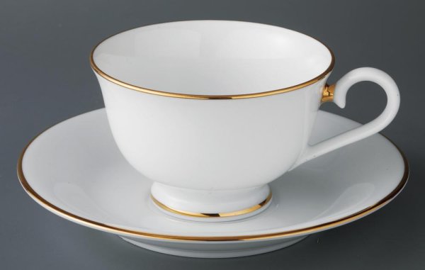 白磁反り兼用カップ＆ソーサー　金ライン絵付け