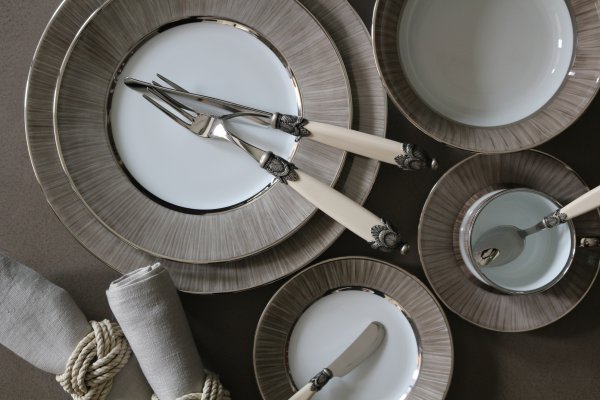 リモージュ食器CARBONE